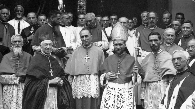 Bispos maçons e a intenção sacramental por Padre Anthony Cekada