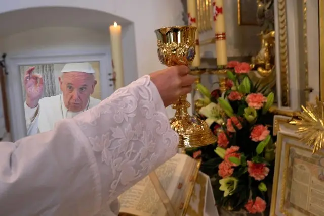 O grão de incenso: sedevacantistas e as Missas una cum por Padre Anthony Cekada